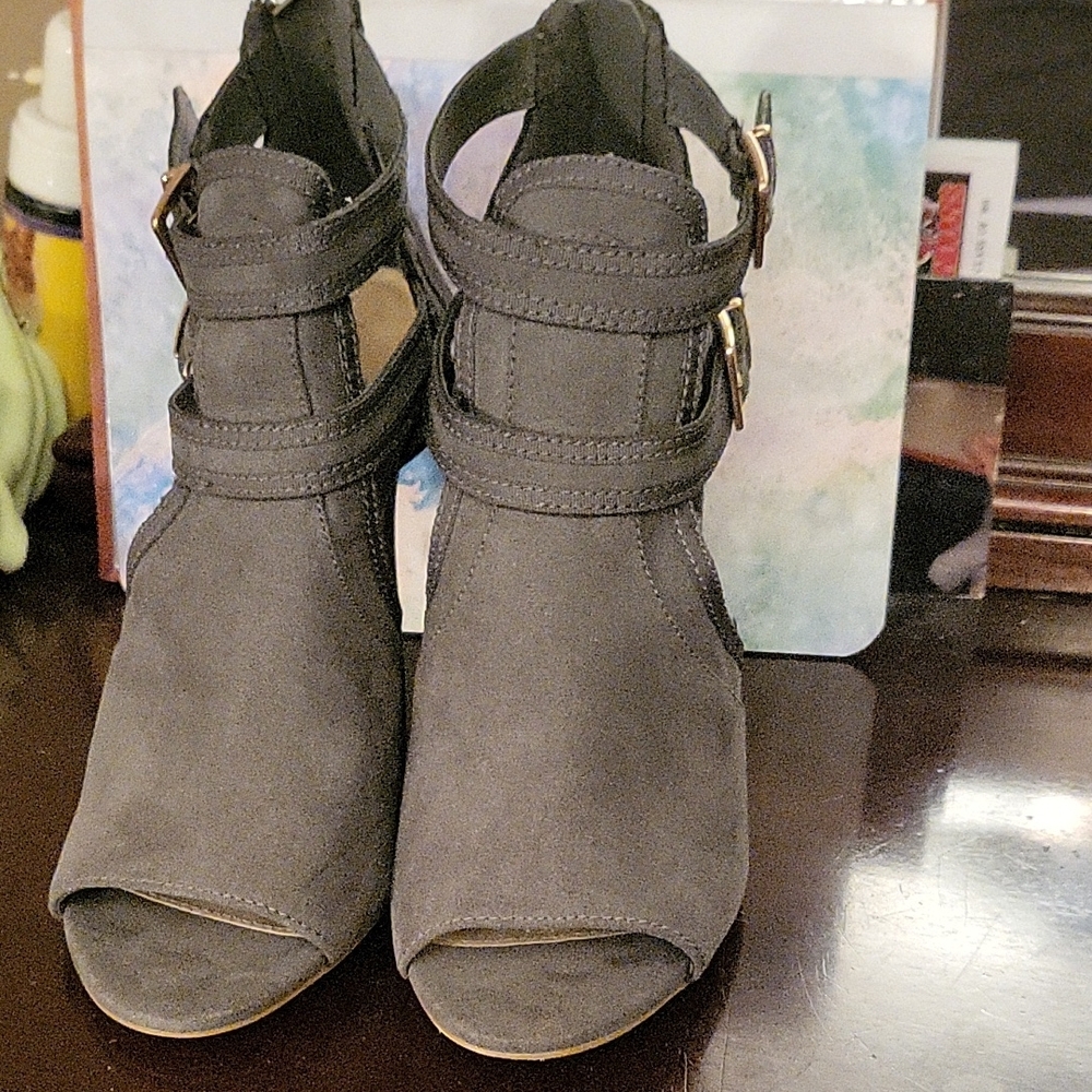Women's Gray Strappy Heels